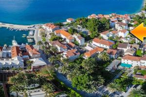 an aerial view of a town with palm trees and the ocean at Apartment Della Croce in Sutivan