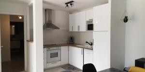 Cuisine ou kitchenette dans l'établissement Emplacement exceptionnel / Vue Etang de Vannes