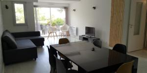 Télévision ou salle de divertissement dans l'établissement Emplacement exceptionnel / Vue Etang de Vannes