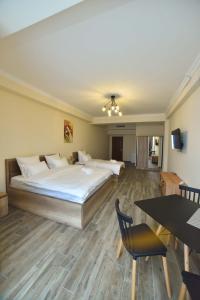 Ένα ή περισσότερα κρεβάτια σε δωμάτιο στο Altunyan Hotel