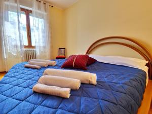a bedroom with a large bed with towels on it at Giardino sul Naviglio in Milan