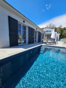 Fotografia z galérie ubytovania Superbe villa avec piscine- Erbalunga Cap Corse v destinácii Brando