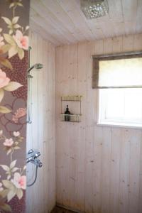a bathroom with a shower and a window at Avar puhkekompleks saunaga in Kuusiku +35 photos