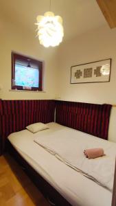 Giường trong phòng chung tại Art Styles Boutique Apartment Szentendre