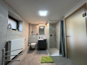 Ein Badezimmer in der Unterkunft Ferienwohnung Thiel
