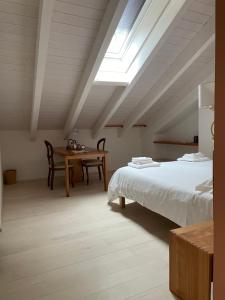 Cascina Bagaggera客房内的一张或多张床位