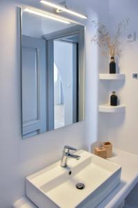 Ένα μπάνιο στο Relaxia Estate Naxos By KB Hospitality +55 φωτογραφίες
