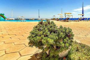 Basen w obiekcie Elegante apartamento con vista directa al mar lub w pobliżu