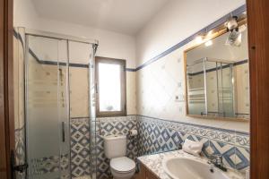 Kúpeľňa v ubytovaní Casa con piscina caminito del rey