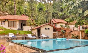 Bazén v ubytování Hill Crest Resort - Coorg nebo v jeho okolí