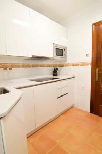 Kuchyňa alebo kuchynka v ubytovaní Letmalaga Casa Basilisa