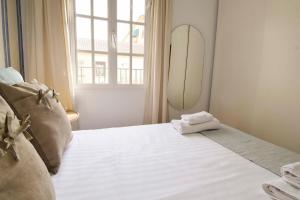 Posteľ alebo postele v izbe v ubytovaní Letmalaga Casa Basilisa