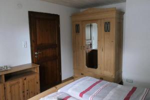 Postel nebo postele na pokoji v ubytování Ferienwohnung Hückeswagen (Bevertalsperre)