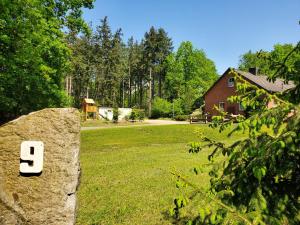 O grădină în afara Familienfreundliche Ferienwohnung Soltau