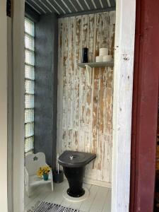 Koupelna v ubytování Old fisherman's farmhouse and smoke sauna.