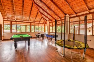 Biliár nebo kulečník v ubytování Hill Crest Resort - Coorg