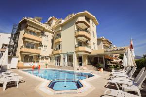 Бассейн в Liman Apart Hotel или поблизости