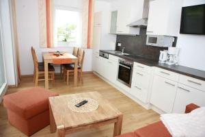 Kuchyň nebo kuchyňský kout v ubytování Appartements Dullnig