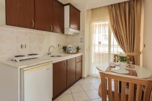 Кухня или мини-кухня в Liman Apart Hotel
