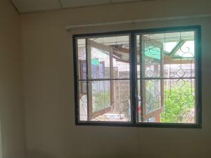 uma janela com vista para um pátio em Grace Little Home chiangmai em Chiang Mai
