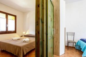 哥斯達黎加天堂的住宿－Residence Bellavista-INFINITYHOLIDAYS，一间卧室配有带毛巾的床