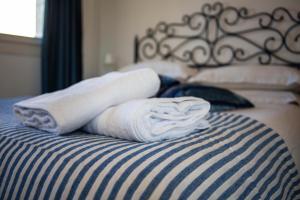A bed or beds in a room at Audaces Resort