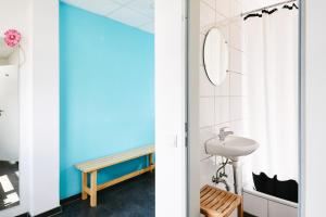 Koupelna v ubytování Sleep Station Hostel + 37 fotografií