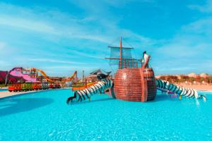 Pickalbatros Villaggio Aqua Park - Portofino Marsa Alam内部或周边的泳池