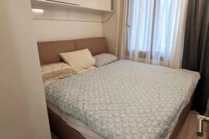 Ένα ή περισσότερα κρεβάτια σε δωμάτιο στο Sea Breeze Apartment