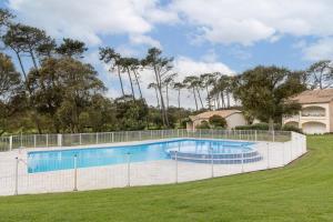 Basen w obiekcie Résidence moderne avec piscine lub w pobliżu