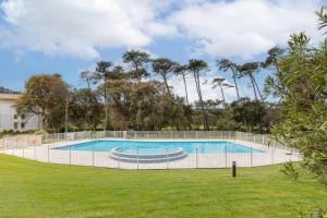 Basen w obiekcie Résidence moderne avec piscine lub w pobliżu