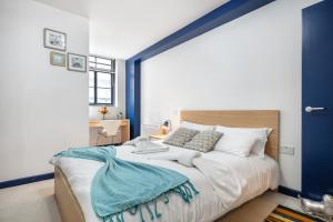 Voodi või voodid majutusasutuse Spitalfields one bedroom apartment toas