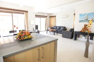 Istumisnurk majutusasutuses A three-bedroom villa with a private pool and landscaped garden Wi-Fi