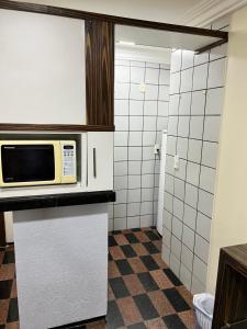 a kitchen with a microwave on top of a counter at New Point Fortaleza in Fortaleza
