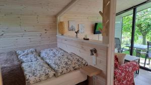 Postel nebo postele na pokoji v ubytování Sauerland-Tinyworld - Ihr Tiny Ferienhaus im Sauerland am Diemelsee