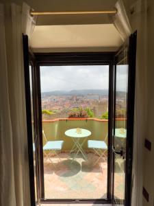 a balcony with a table and a view of the city at B&B Domus Vista in Iglesias