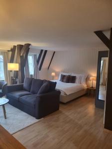Postel nebo postele na pokoji v ubytování Stylish Apartment in the Heart of Zug by Airhome