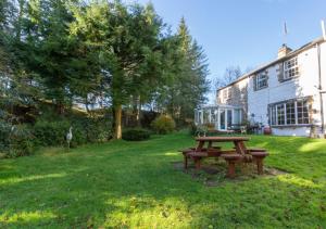 a picnic table in the yard of a house at Buttercup Cottage in Tosside