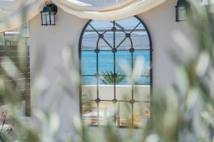 Fotografie z fotogalerie ubytování Elounda Helios Luxury Apartment with Rooftop Jacuzzi v destinaci Elounda