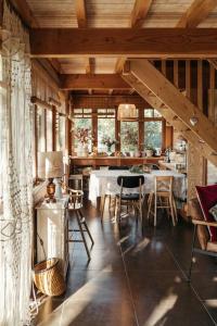 Χώρος καθιστικού στο La cabane sous les pins