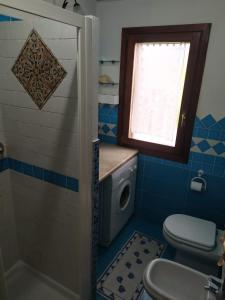a bathroom with a toilet and a sink at Da Teresa in San Teodoro