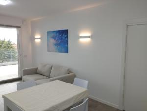 Ruang duduk di Opalia Residence - Wonderful Garda Lake view Apartment