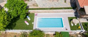 Bassein majutusasutuses Calypso Villa with Jacuzzi Pool & Sea View või selle lähedal