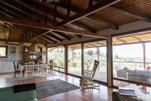 Istumisnurk majutusasutuses Calypso Villa with Jacuzzi Pool & Sea View