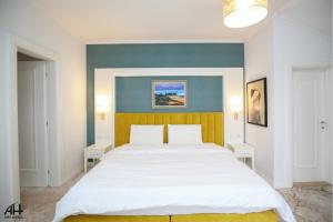 Postel nebo postele na pokoji v ubytování ART Hotel Tirana