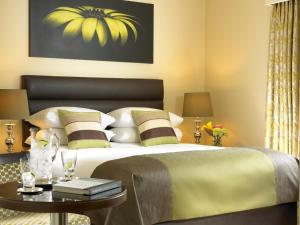 Giường trong phòng chung tại International Hotel Killarney