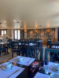 a dining room with tables and chairs in a restaurant at Hotel Rubens in Ostend