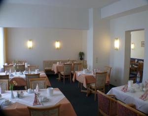 Restoran või mõni muu söögikoht majutusasutuses Hotel Garni - Haus Gemmer