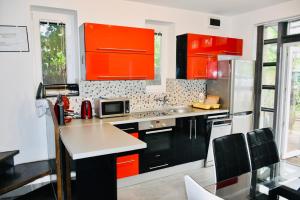 Kuchyň nebo kuchyňský kout v ubytování Kunfi Apartmanház - jakuzzi, 4 háló