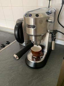 Príslušenstvo na prípravu kávy alebo čaju v ubytovaní Le Café Crème jardin parking